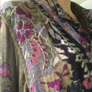 Reversible jacket in tapestry patterns